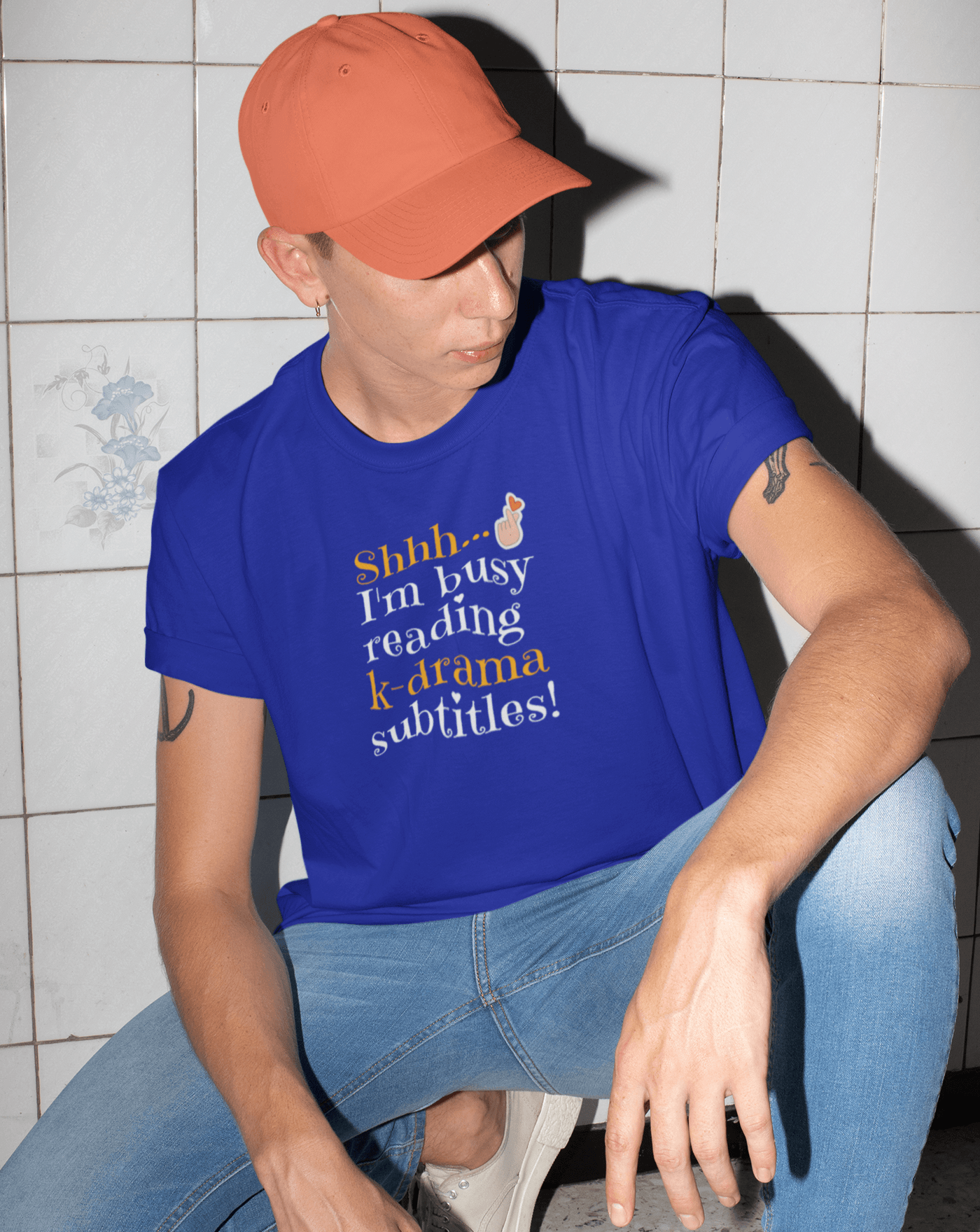 Busy Reading K-drama Subtitles T-shirt - Koral Dusk