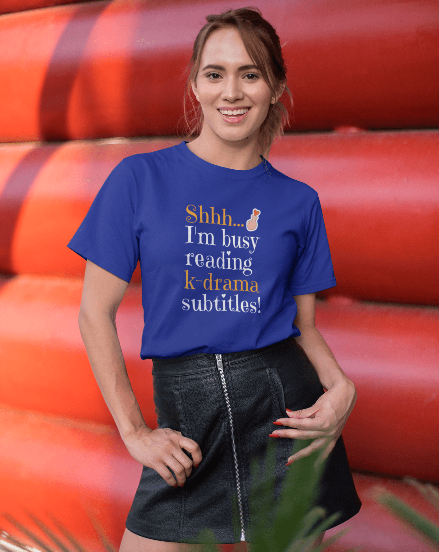 Busy Reading K-drama Subtitles T-shirt - Koral Dusk